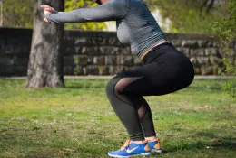 Pojďme na jaře cvičit ven: Jak pohyb venku pomáhá hubnout